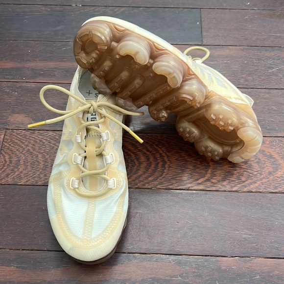 white gold vapormax 2019